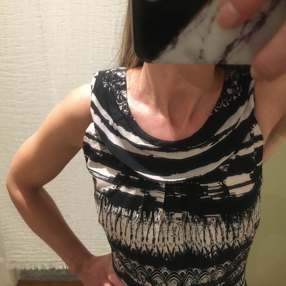 Abstract print sleeveless dress - Picture 6 of 7